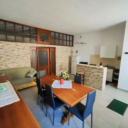 Appartamento Per Turisti Filoxenia Αγία Σεβερίνα Εξωτερικό φωτογραφία